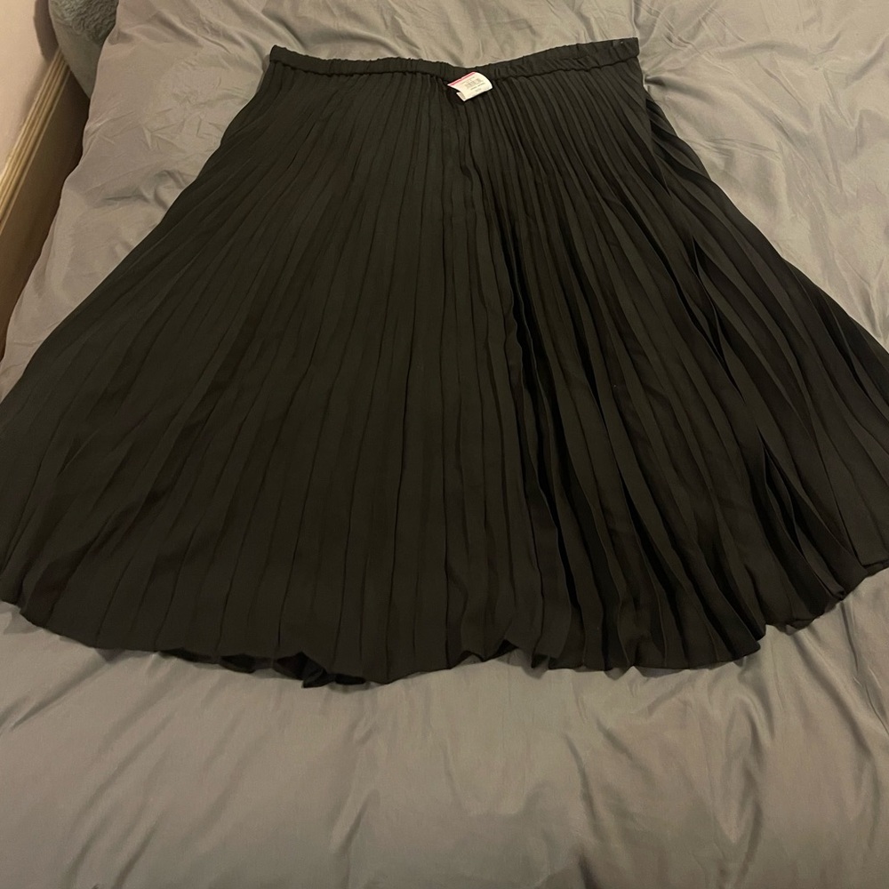 Halogen Black accordion pleated skirt